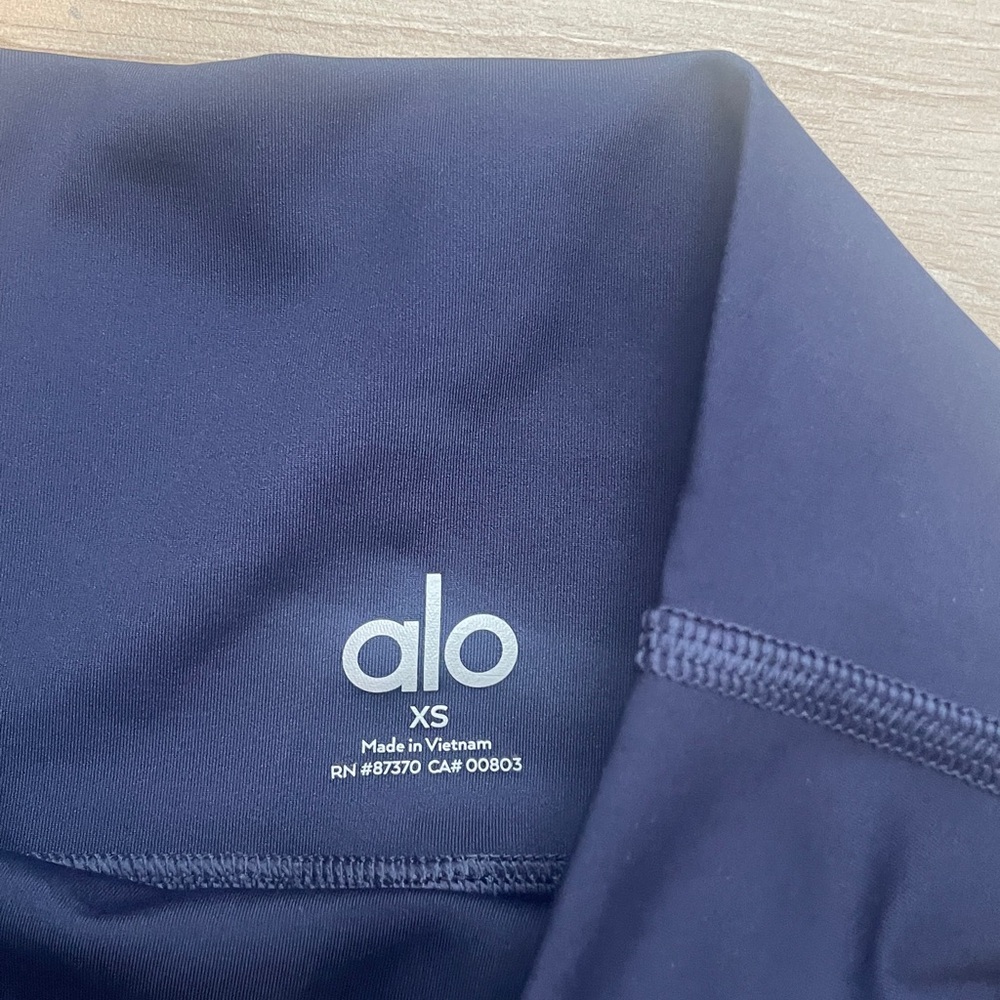 ALO Yoga Navy Leggings Sz XS, 27” inseam - Picture 2 of 4